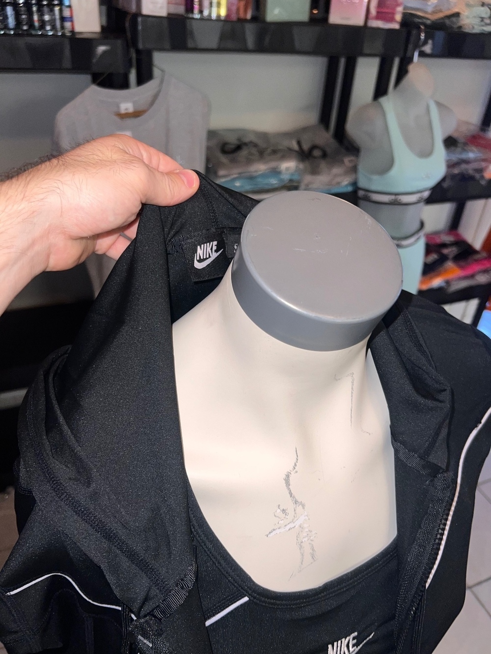 Women’s 3 piece Nike set small - Picture 4 of 6